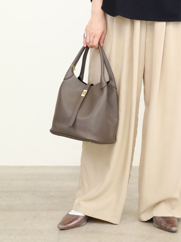 【VIOLA'dORO】 WフェイスレザーターンロックトートBAG