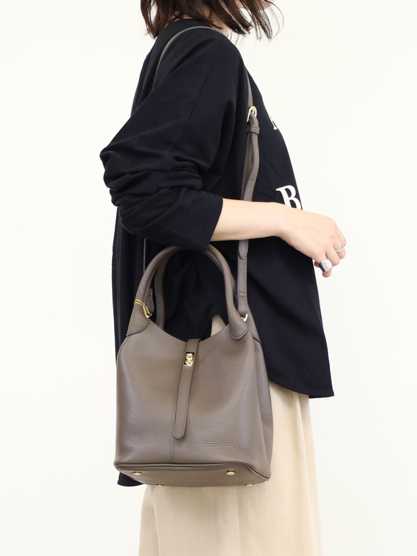 【VIOLA'dORO】 WフェイスレザーターンロックトートBAG