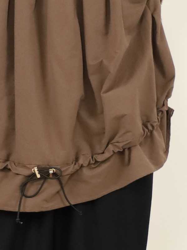 【trois】エコファー後ろタフタフードジレ