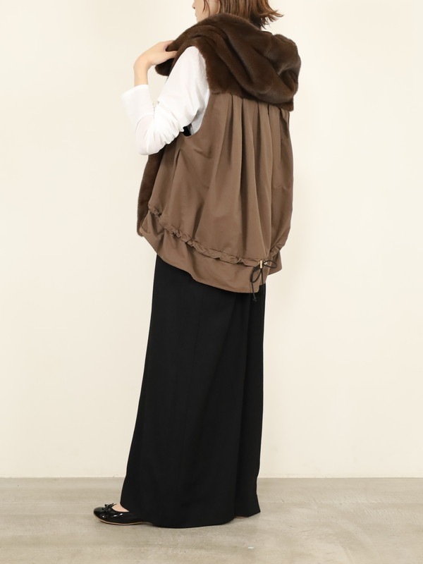 【trois】エコファー後ろタフタフードジレ