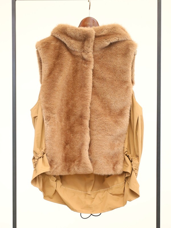 【trois】エコファー後ろタフタフードジレ