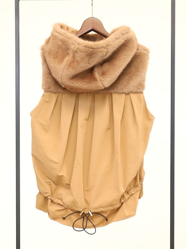 【trois】エコファー後ろタフタフードジレ