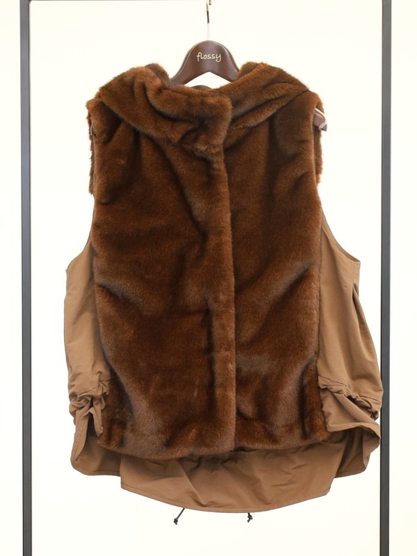 【trois】エコファー後ろタフタフードジレ