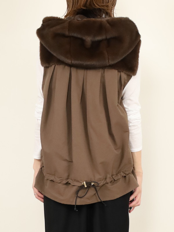 【trois】エコファー後ろタフタフードジレ