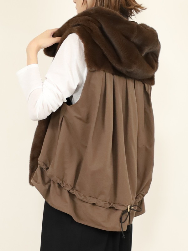 【trois】エコファー後ろタフタフードジレ