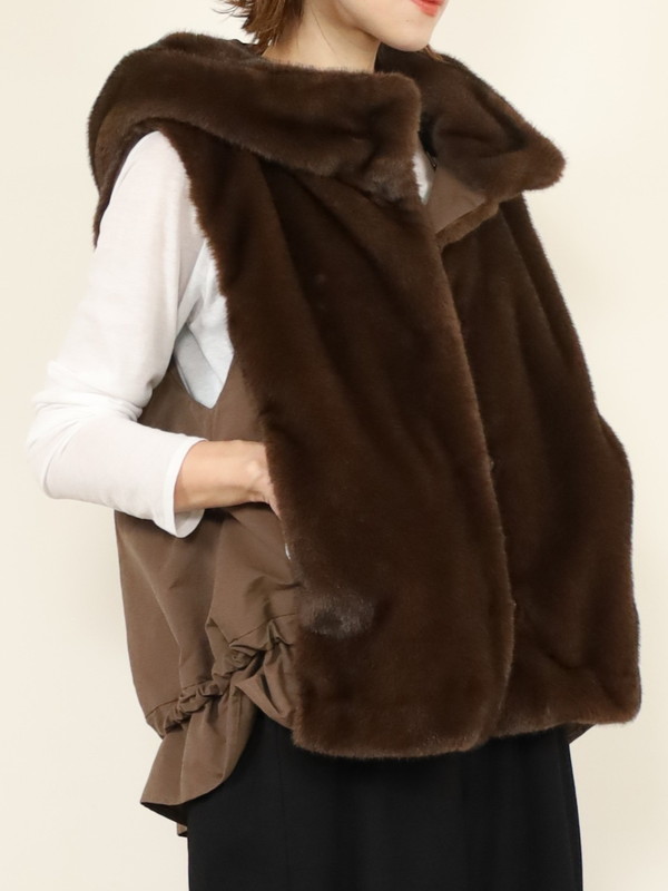 【trois】エコファー後ろタフタフードジレ