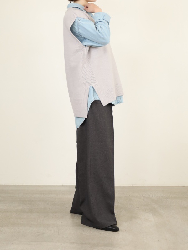 【Emmaculate】サイドスリットVネックベスト