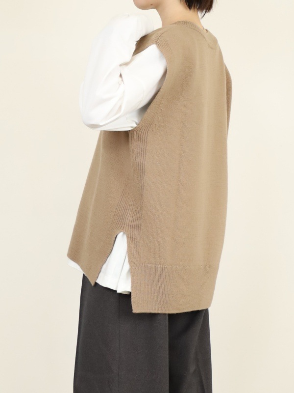 【Emmaculate】サイドスリットVネックベスト