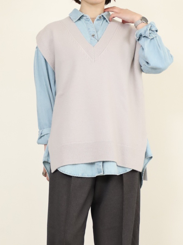 【Emmaculate】サイドスリットVネックベスト