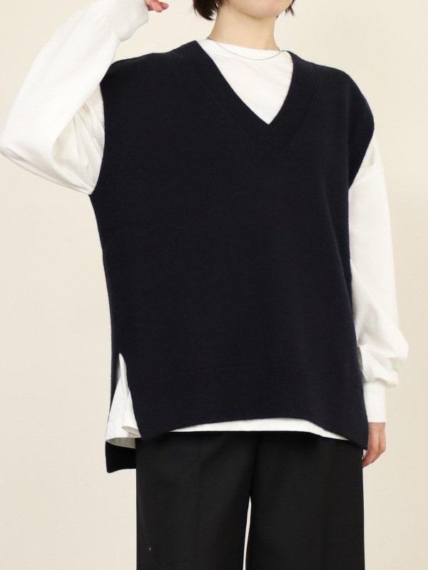 【Emmaculate】サイドスリットVネックベスト