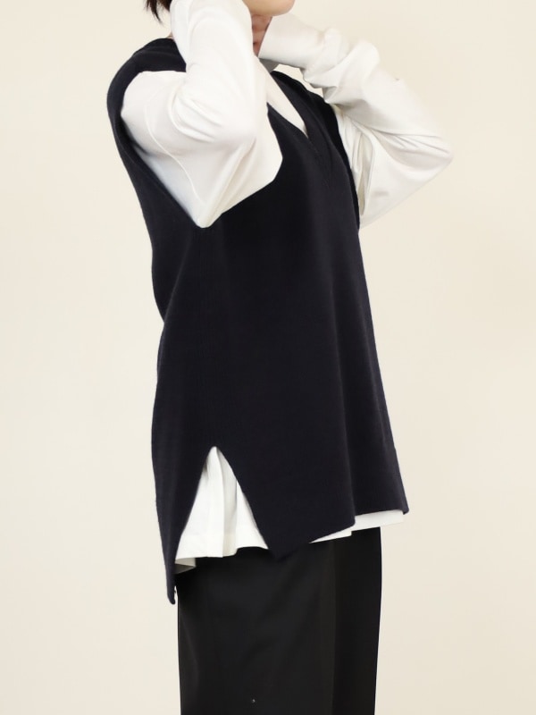 【Emmaculate】サイドスリットVネックベスト