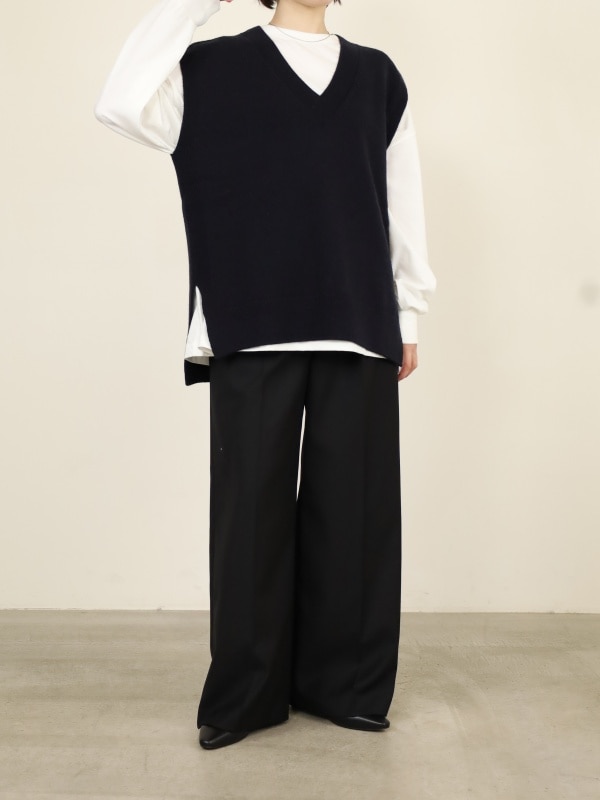 【Emmaculate】サイドスリットVネックベスト