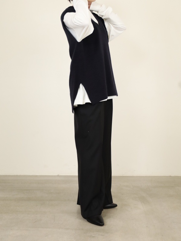 【Emmaculate】サイドスリットVネックベスト