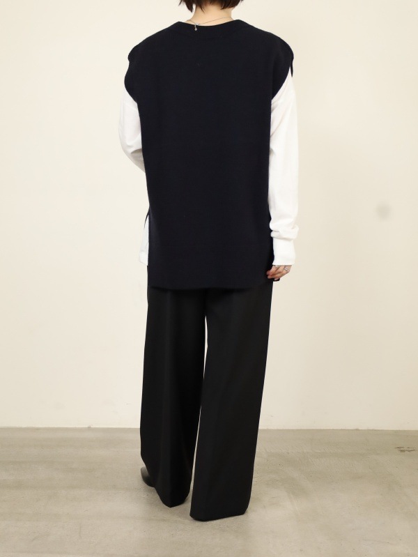 【Emmaculate】サイドスリットVネックベスト