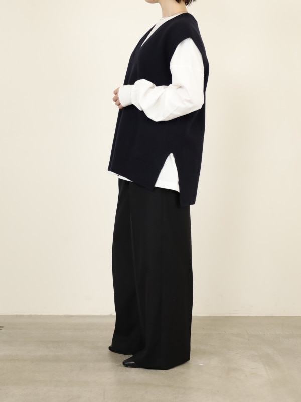 【Emmaculate】サイドスリットVネックベスト