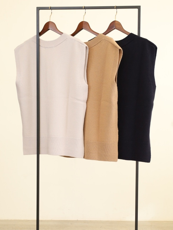 【Emmaculate】サイドスリットVネックベスト