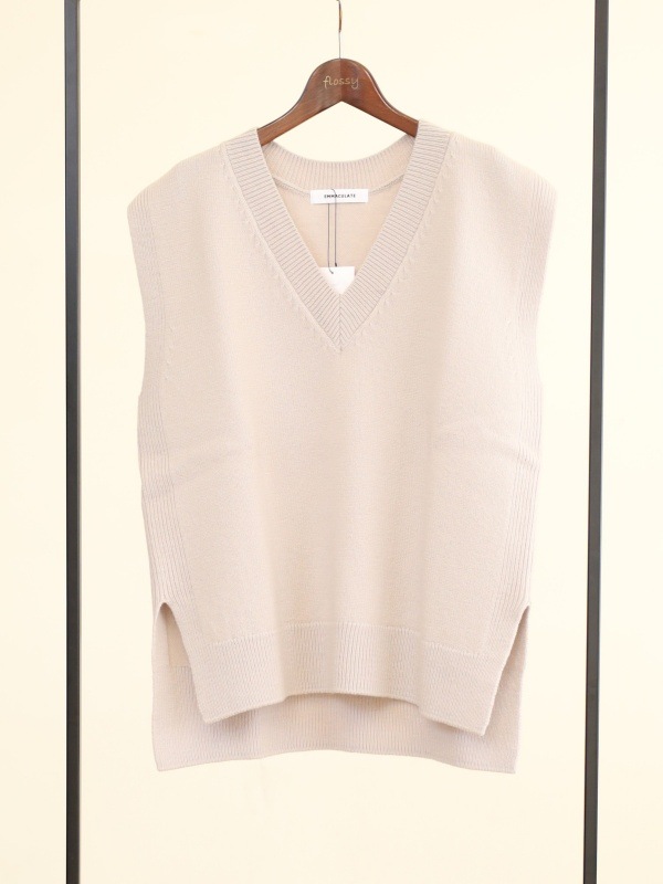 【Emmaculate】サイドスリットVネックベスト