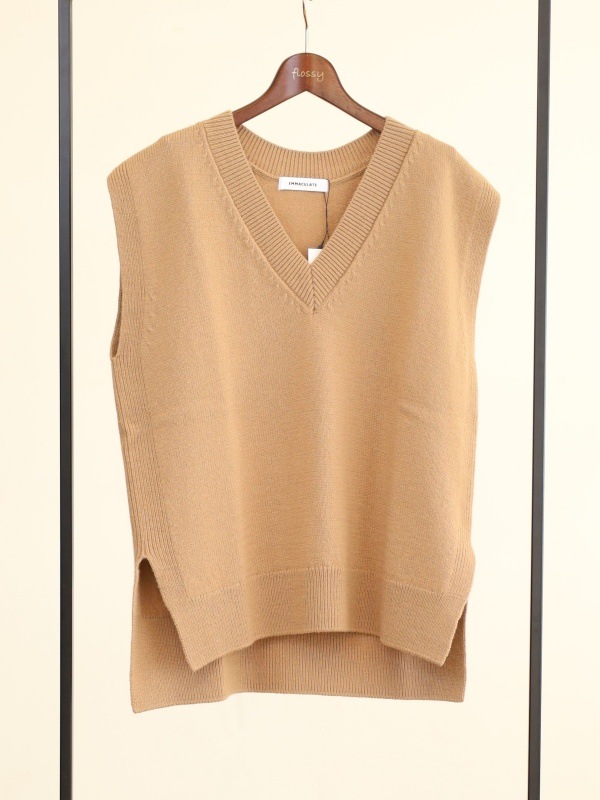 【Emmaculate】サイドスリットVネックベスト