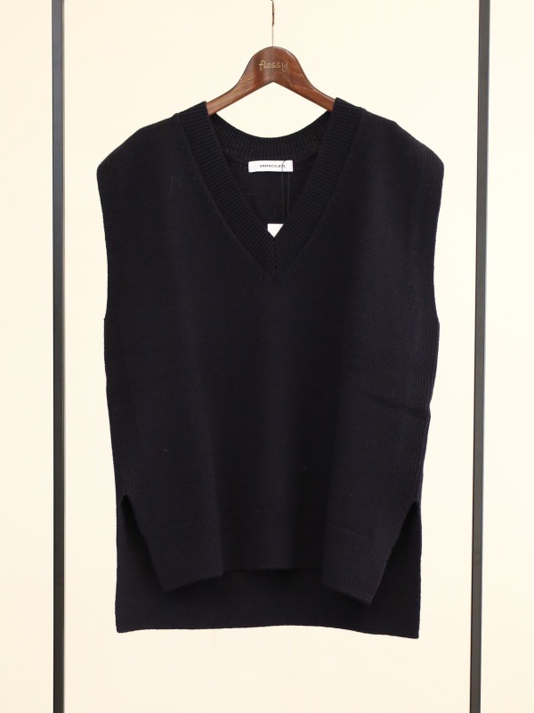 【Emmaculate】サイドスリットVネックベスト