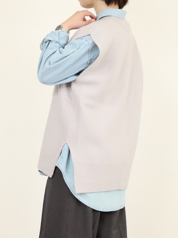 【Emmaculate】サイドスリットVネックベスト