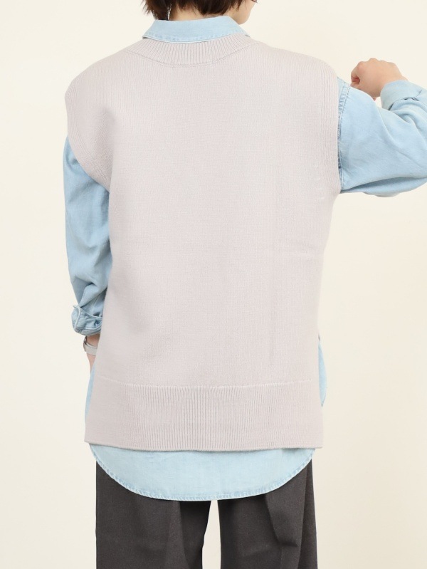 【Emmaculate】サイドスリットVネックベスト