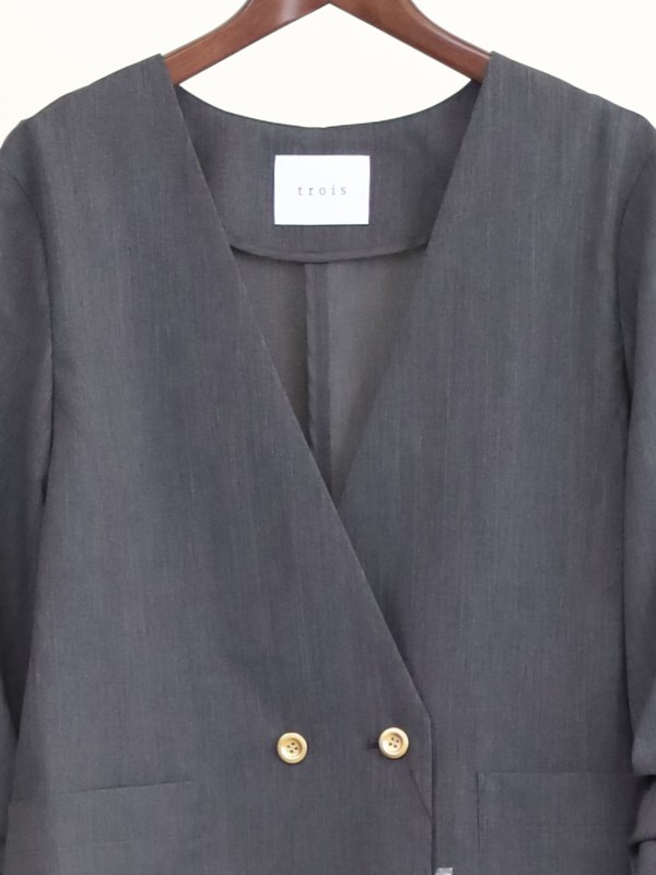 【trois】Vネック7分袖ノーカラージャケット