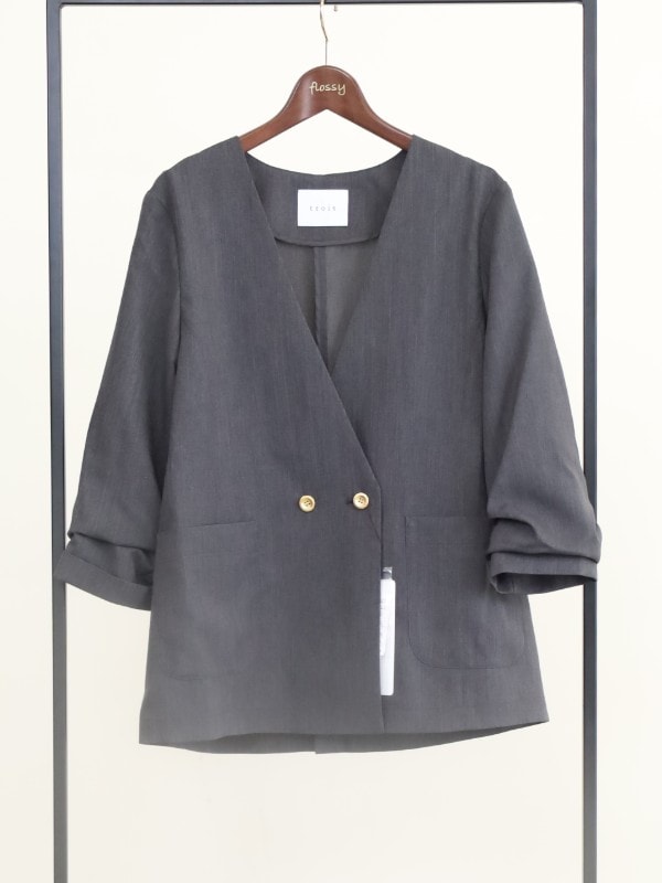 【trois】Vネック7分袖ノーカラージャケット