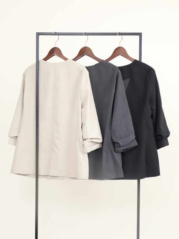 【trois】Vネック7分袖ノーカラージャケット
