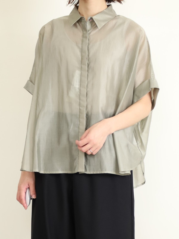 【Un carnet】後ろギャザー半袖シアーシャツ