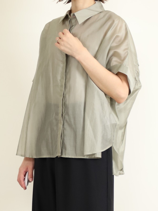 【Un carnet】後ろギャザー半袖シアーシャツ