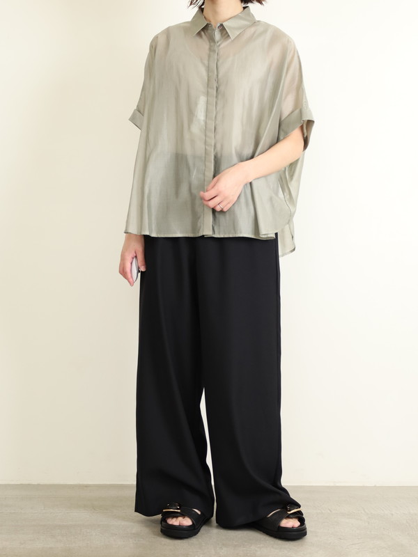【Un carnet】後ろギャザー半袖シアーシャツ