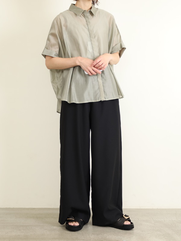 【Un carnet】後ろギャザー半袖シアーシャツ