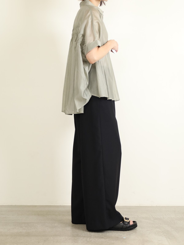 【Un carnet】後ろギャザー半袖シアーシャツ
