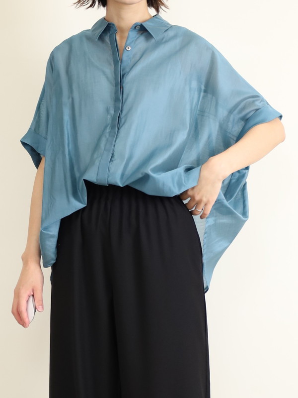 【Un carnet】後ろギャザー半袖シアーシャツ