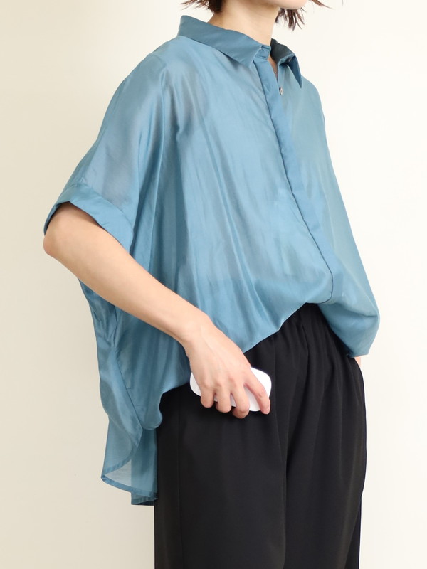 【Un carnet】後ろギャザー半袖シアーシャツ