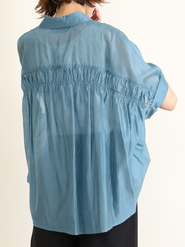 【Un carnet】後ろギャザー半袖シアーシャツ
