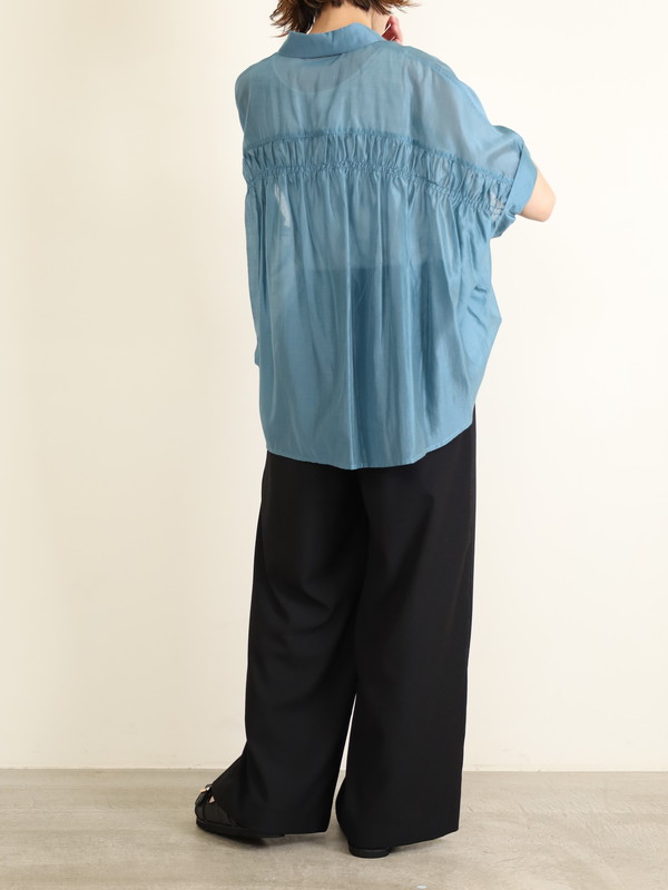 【Un carnet】後ろギャザー半袖シアーシャツ