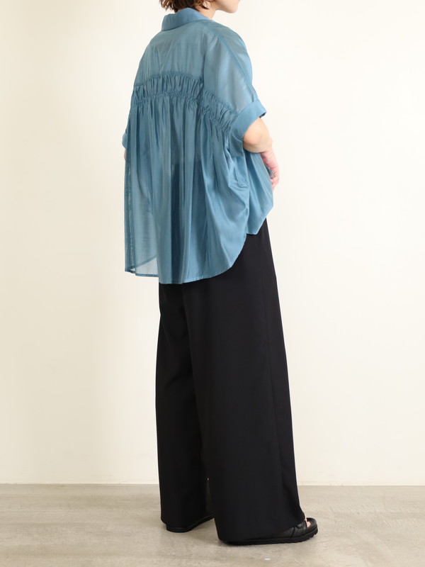 【Un carnet】後ろギャザー半袖シアーシャツ