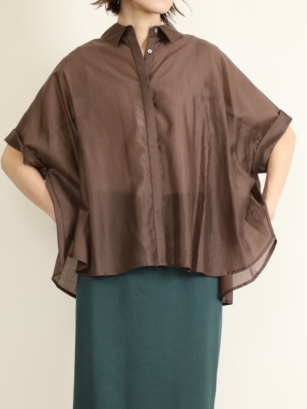 【Un carnet】後ろギャザー半袖シアーシャツ