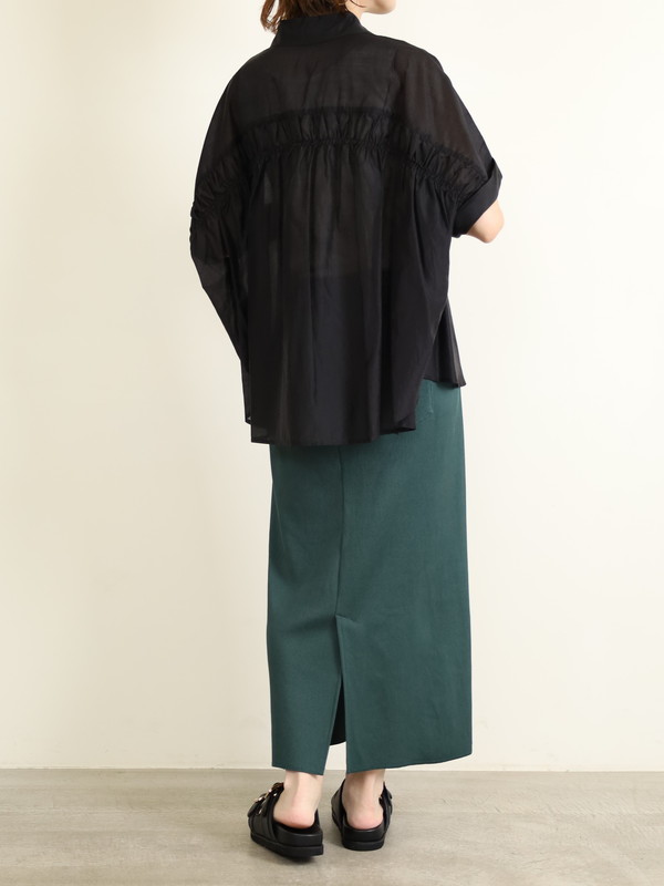 【Un carnet】後ろギャザー半袖シアーシャツ