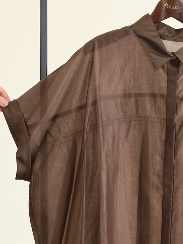 【Un carnet】後ろギャザー半袖シアーシャツ