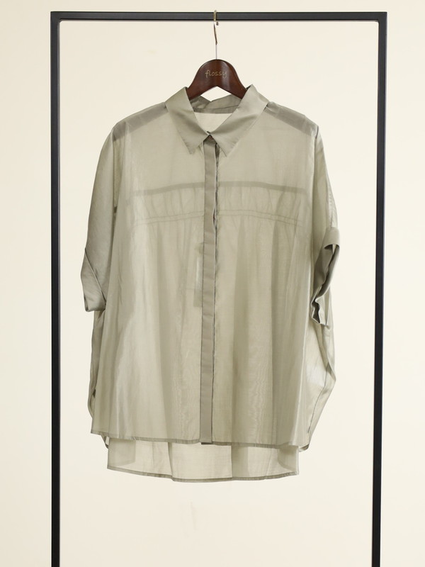 【Un carnet】後ろギャザー半袖シアーシャツ