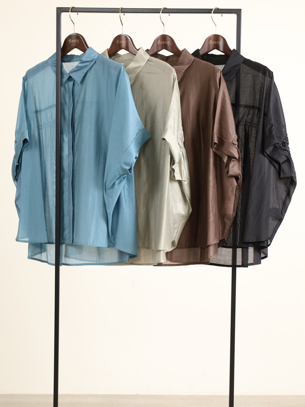 【Un carnet】後ろギャザー半袖シアーシャツ