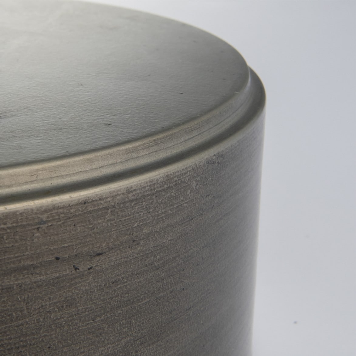 下部分に段差があるため、重ねておけます。