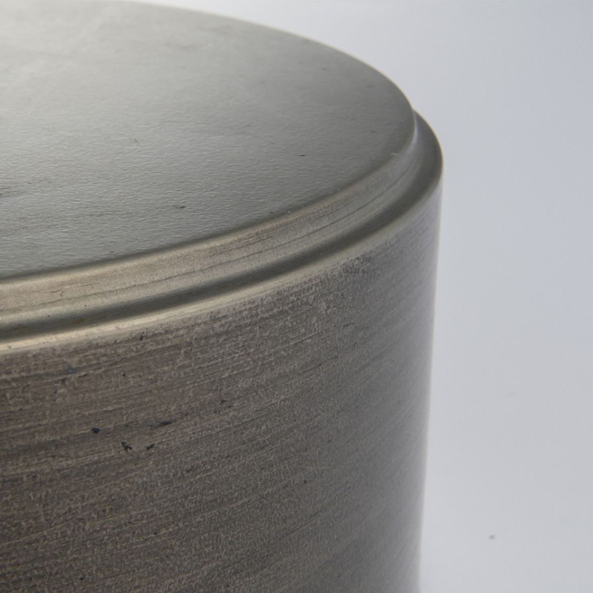 下部分に段差があるため、重ねておけます。