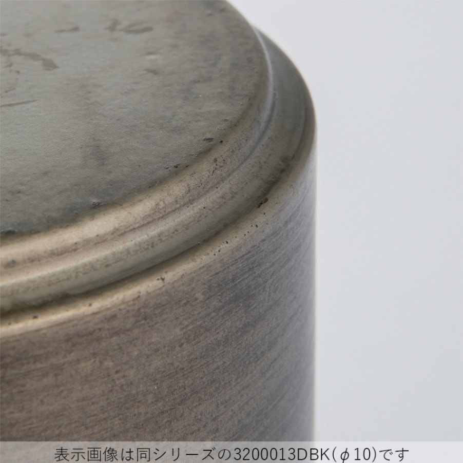 下部分に段差があるため、重ねておけます。