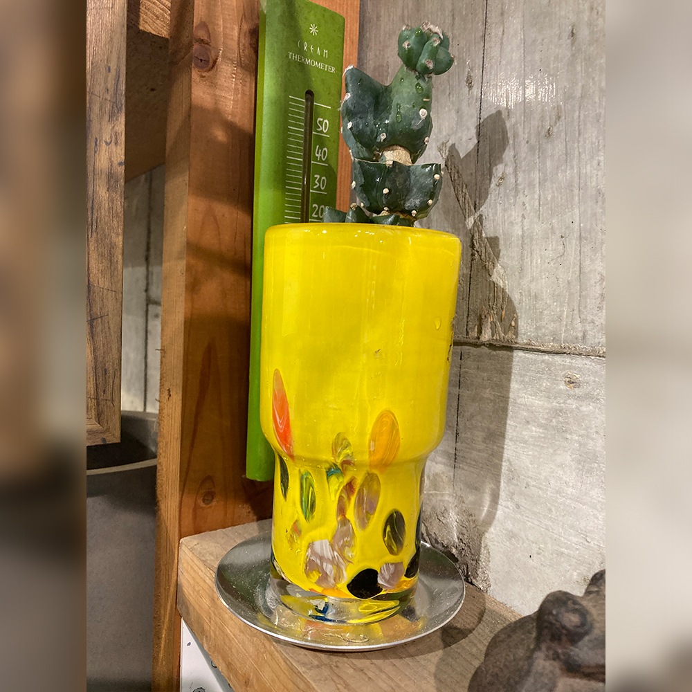 イエローガラス 蓋付き容器 花模様 イエローガラス 蓋付き容器 花模様 イエローガラス 蓋付き容器