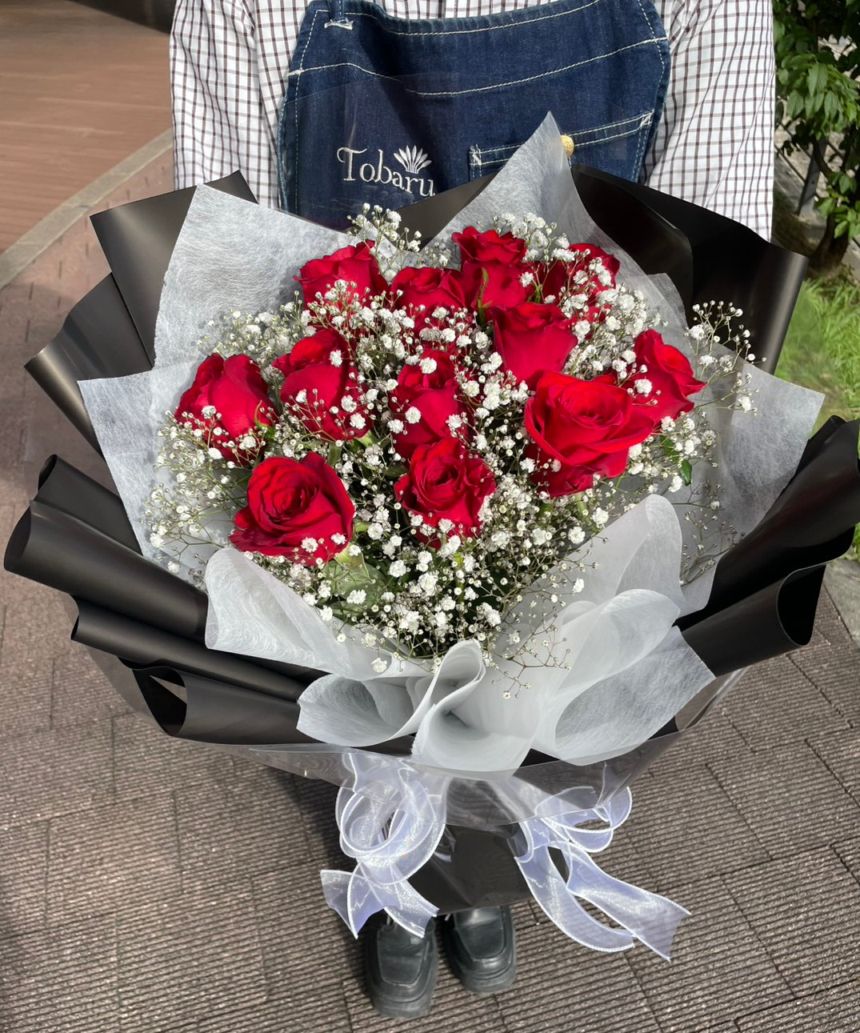 バラとカスミ草の花束
