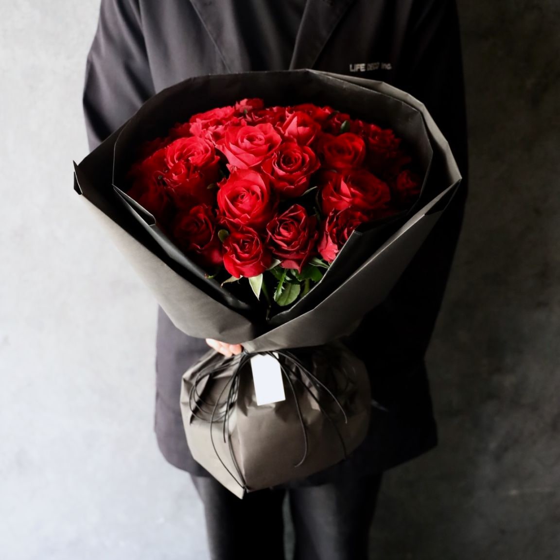 特選花束ML「弁柄 bengara」ラグジュアリーな赤バラに柔らかな