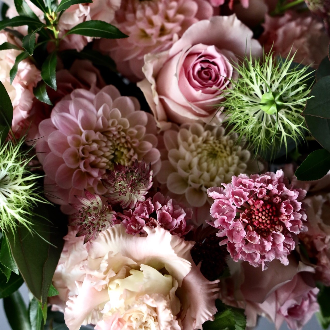 特選花束ML「朱鷺 toki」心に潤いを注ぎたくなったら迷わず飾って